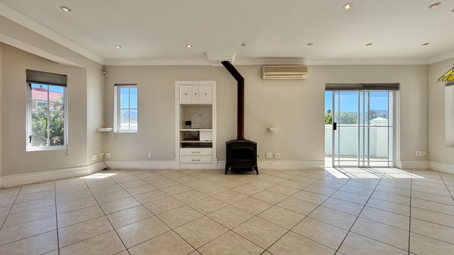 5 Bedroom Property for Sale in Greenways Golf Estate Western Cape